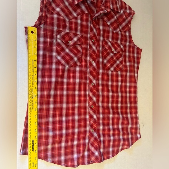 Wrangler Red and White sleeveless Button Down plaid western Shirt Sz-M. P7 - Picture 9 of 12